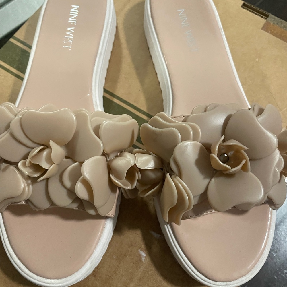 Nine West Women's Cream Slide Sandals Size 7 New Without Box